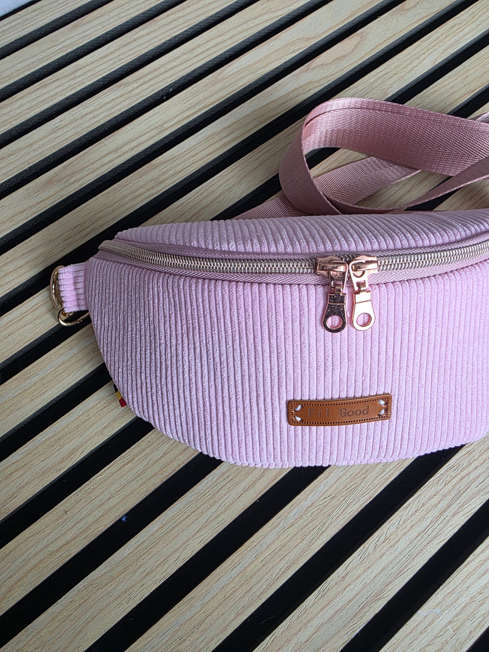 Small Crossbag en velours rose – Image 2